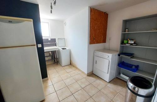 Courbeveille Cottage | Maison avec jardin, 4 chambres, proche Laval, idéale pour familles et séjours professionnels