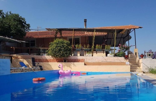 Tempi Maison | Charming 4-Bed House in Pyrgetos