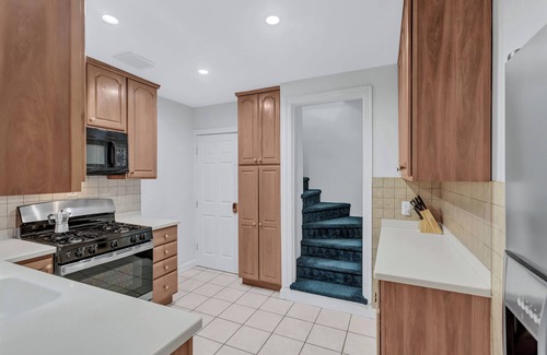Downtown Maison | Charming 4-bedroom house in downtown Silver Spring with AC, WiFi