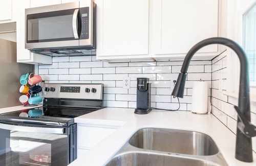 Kernersville Maison | Charming 4-bedroom house with AC and WiFi in Winston-Salem