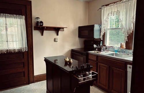 Canton Maison | Charming 4-bedroom bungalow in Canton!