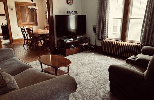 Canton Maison | Charming 4-bedroom bungalow in Canton!