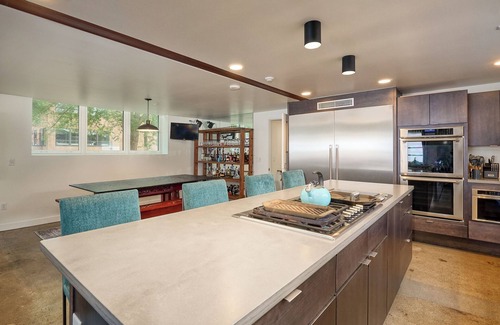 Como Maison | Charming 4-bedroom historic Firestation in Saint Paul with WiFi, AC