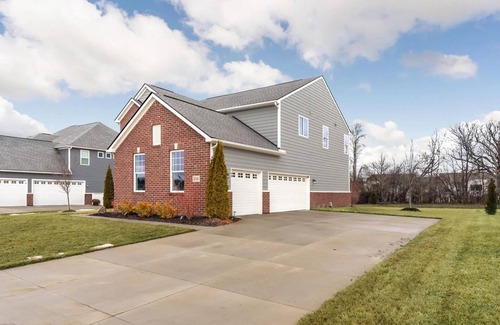 Haisley Maison | Charming 4-bedroom house in lovely Ann Arbor. Minutes away from downtown!