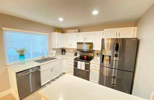 Columbine Maison | Charming 4-bedroom house with WiFi and fenced backyard in peaceful Littleton