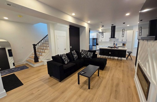 Chatham Maison | Charming 4-bedroom house with WiFi, AC in superb Chicago Chatham