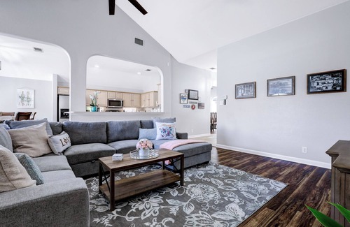 Helotes Maison | Charming 4-bedroom house with a Pool and Spa
