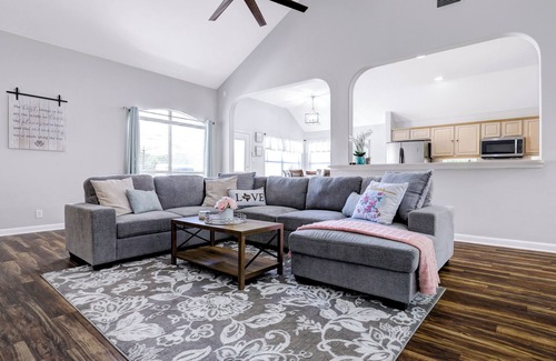 Helotes Maison | Charming 4-bedroom house with a Pool and Spa