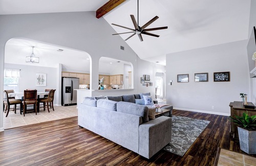 Helotes Maison | Charming 4-bedroom house with a Pool and Spa
