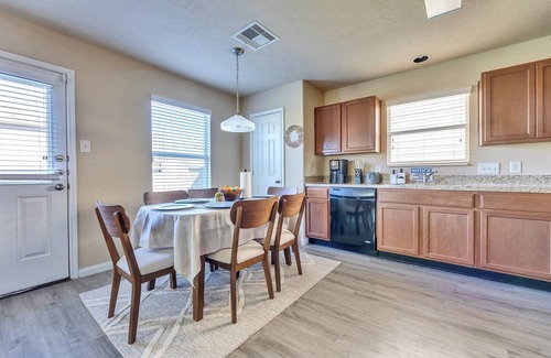 Houston Maison | Charming 3-bedroom house in peaceful Houston IAH with AC, WiFi