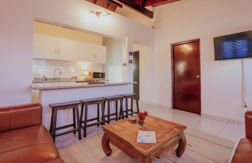 Calbas Plaza Residences Maison | Charming 4-bedroom house with WiFi and AC in pleasant Noord