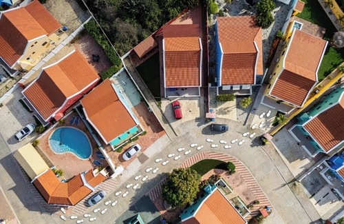 Calbas Plaza Residences Maison | Charming 4-bedroom house with WiFi and AC in pleasant Noord