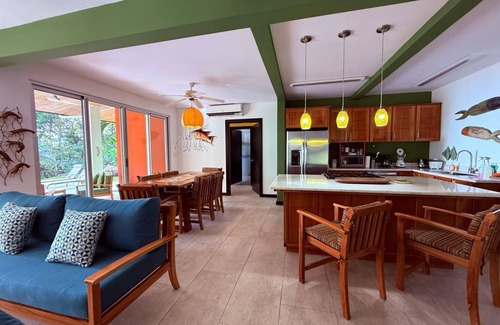 Ballena Maison | Charming 4-bedroom house with AC, WiFi in beautiful Uvita w/whale's tail view
