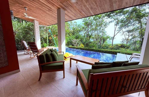 Ballena Maison | Charming 4-bedroom house with AC, WiFi in beautiful Uvita w/whale's tail view