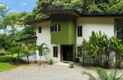 Ballena Maison | Charming 4-bedroom house with AC, WiFi in beautiful Uvita w/whale's tail view