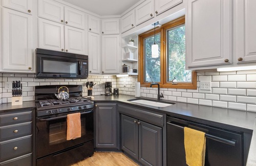 Downtown Omaha Maison | Charming 4-bedroom house 2 bath house - 10 minutes from CWS in welcoming Omaha