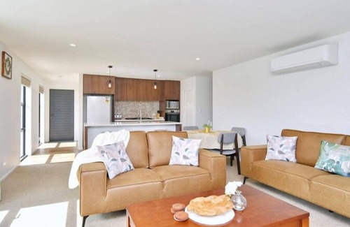 Christchurch Appartement | Charming 4-bedroom home located near Christchurch International Airport.