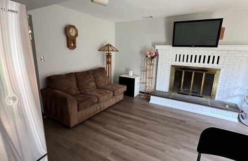 Montgomery Village Maison | Charming 4-bedroom house in Gaithersburg with WiFi and AC and fenced in yard!