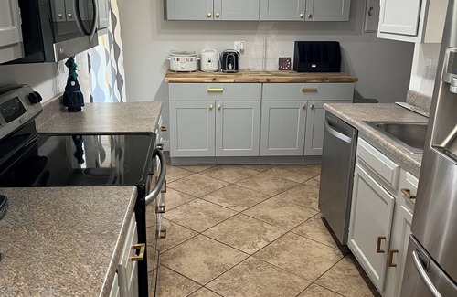 Montgomery Village Maison | Charming 4-bedroom house in Gaithersburg with WiFi and AC and fenced in yard!