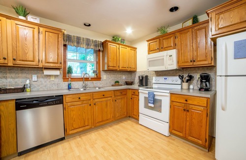 Bodines Maison | Charming 4-bedroom house with WiFi, AC in brilliant Williamsport
