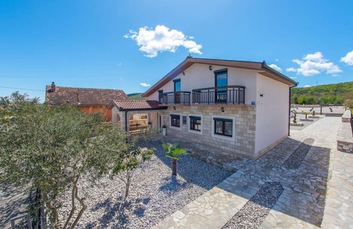 Ljubuski Villa | Charming 4-bedroom villa with AC, WiFi in gorgeous Ljubuški