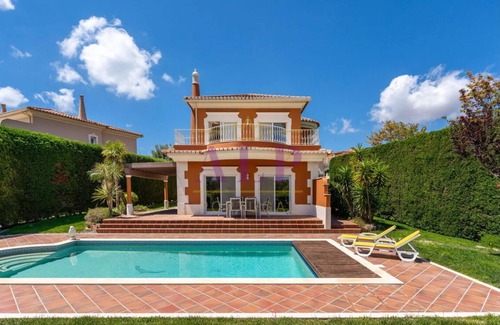 Atalaia Villa | Charming 4-bedroom villa with WiFi, AC in beautiful Lagos