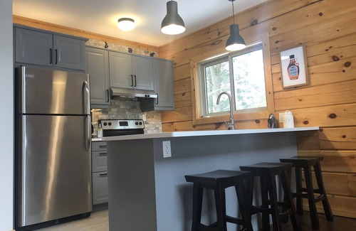 North Kawartha Cottage | Charmant chalet de chalet en bois rond 4 saisons au bord du lac