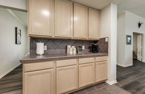 Johnson City Maison | Charming 4BDRM Home / Pool & Hot Tub / Near Wineries!