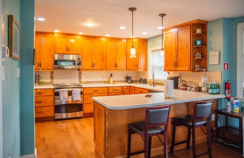 Drexel Hill Maison | Charming 4bdrooms I 2.5 bath I Free Parking I 1 block from Wedding Venue