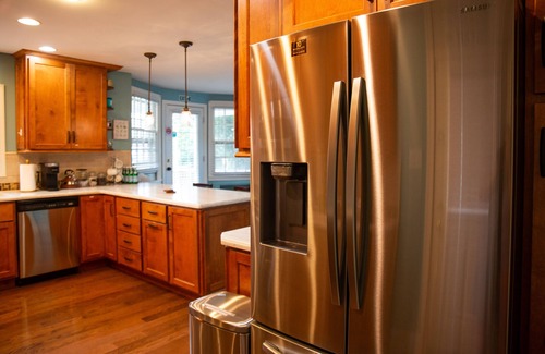 Drexel Hill Maison | Charming 4bdrooms I 2.5 bath I Free Parking I 1 block from Wedding Venue
