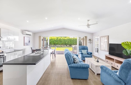 Wynnum Maison | Charming 4Bedroom Home Near TrainStation & Beaches