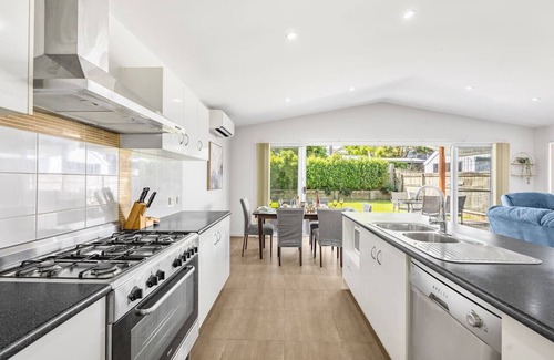 Wynnum Maison | Charming 4Bedroom Home Near TrainStation & Beaches