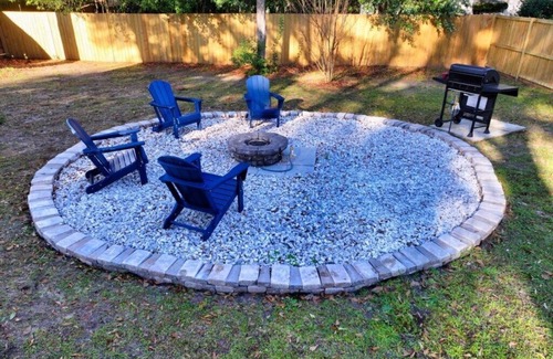 Bainbridge Maison | Charming 4BR/2BA Home in Bainbridge - Fenced Yard & Outdoor Fireplace!