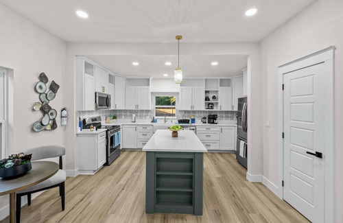 Kessler Maison | Charming 4BR | Deck + Pets OK I Bishop Arts