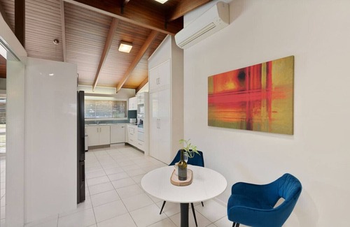Robertson Maison | Charming 4BR House w/Pool& Parking near Sunnybank