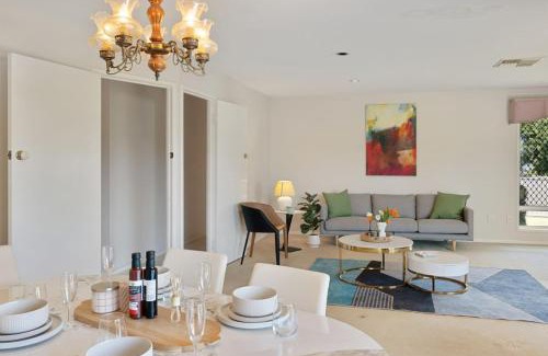 Robertson Maison | Charming 4BR House w Pool and Parking near Sunnybank