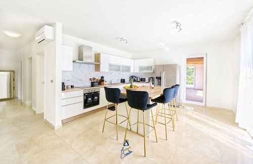 Vilanija Villa | Charmante villa 4 chambres pour 8+1 personnes avec piscine et sauna, à proximité des plages