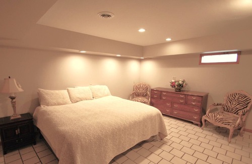 Willowbrook Maison | Charming 5 Bed Burr Ridge House