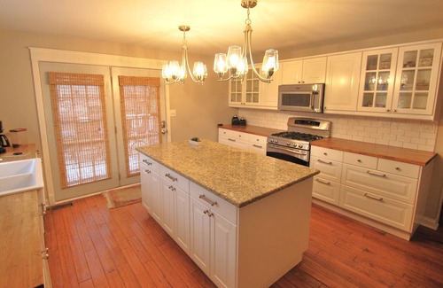 Willowbrook Maison | Charming 5 Bed Burr Ridge House