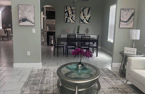 DeLand Maison | Charming 5-bedroom home away from home