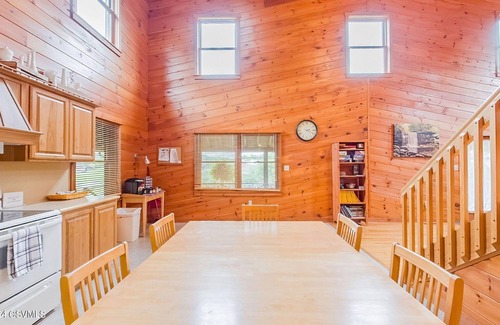 Benton Cabine | Charming 5-bedroom lodge in delightful Benton minutes from Ricketts Glen.