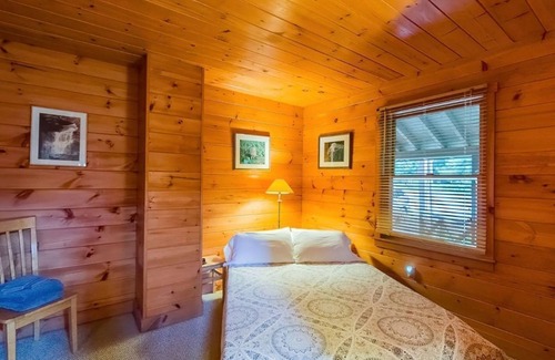 Benton Cabine | Charming 5-bedroom lodge in delightful Benton minutes from Ricketts Glen.