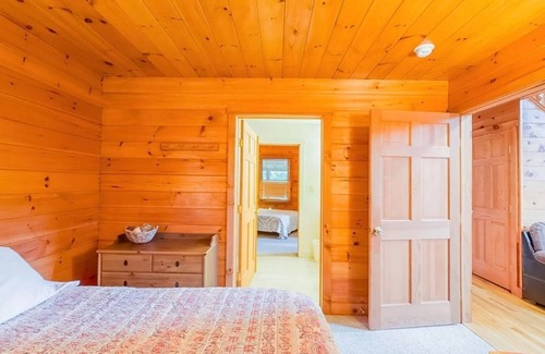Benton Cabine | Charming 5-bedroom lodge in delightful Benton minutes from Ricketts Glen.