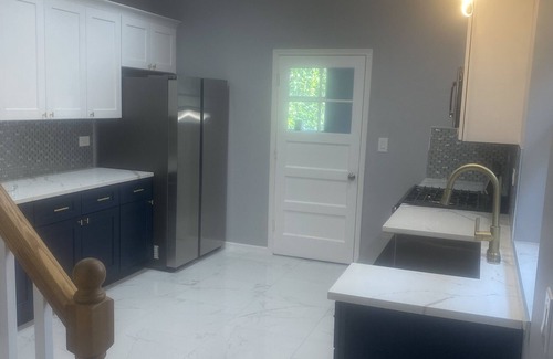 Avalon Park Maison | Charming 5 bedrooms 2 bath near Downtown Loop and Mc cormick Place, Museum