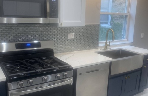 Avalon Park Maison | Charming 5 bedrooms 2 bath near Downtown Loop and Mc cormick Place, Museum