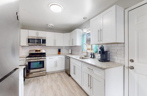 Virginia Village Maison | Charming 5 King Spacious House