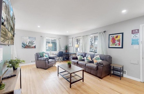 Virginia Village Maison | Charming 5 King Spacious House