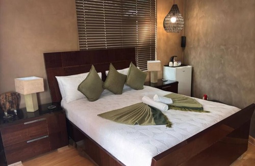 Rustenburg Lit Et Petit-Déjeuner | Charming 6-bedroom B&B with AC, WiFi in peaceful Rustenburg