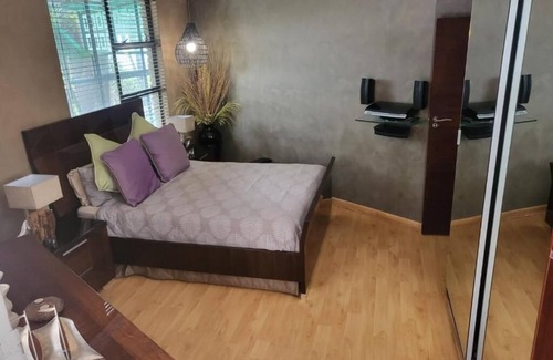 Rustenburg Lit Et Petit-Déjeuner | Charming 6-bedroom B&B with AC, WiFi in peaceful Rustenburg