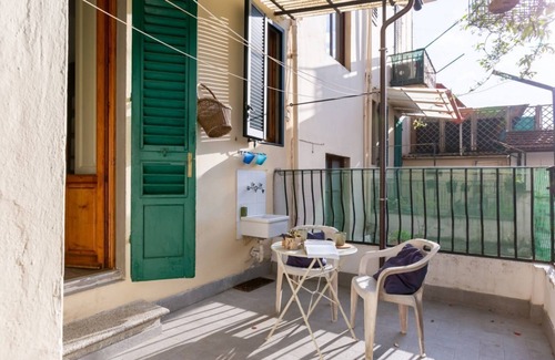 Ricorboli Appartement | Charming 70 sqm flat, ideal for 3 people, located on the first floor of a building without a lift.The property is located in the Gavinana district, south-east of the center of Florence, along the left bank of the Arno. The area is full of services and we
